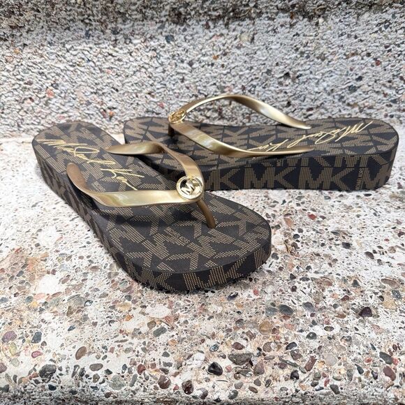 Michael Kors Jet Set Signature Flip Flops Brown/Gold Logo Rubber Sole Size 10M - Picture 5 of 9